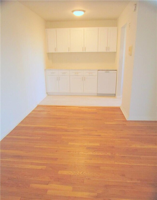 Building Photo - 4315 Webster Ave