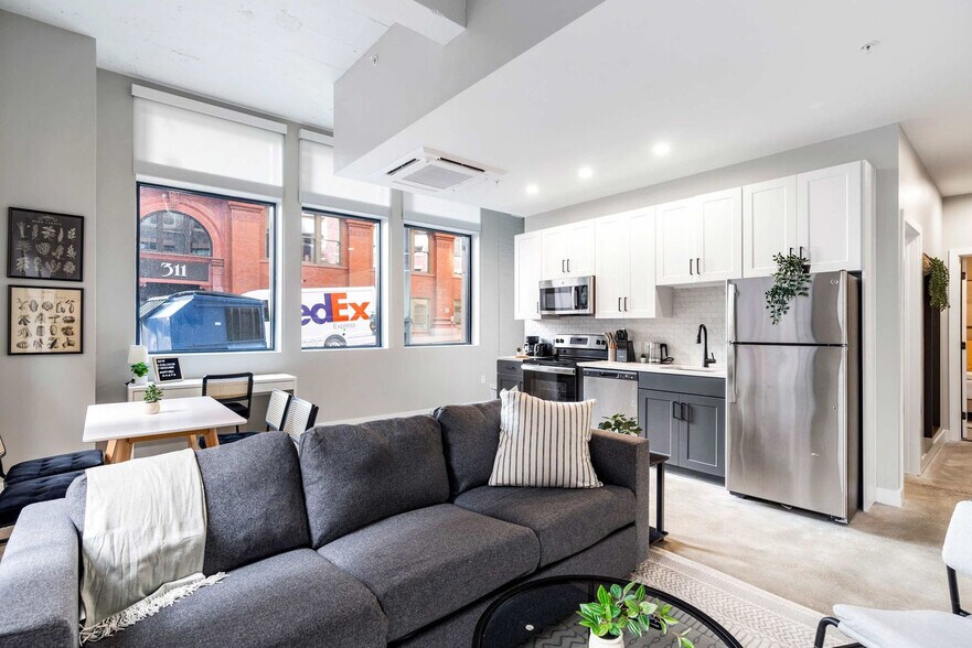 Primary Photo - 205 W 4th St