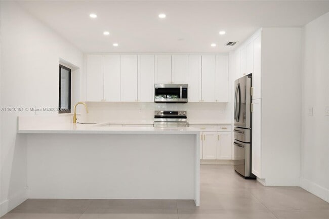 Building Photo - 8401 SW 142nd St