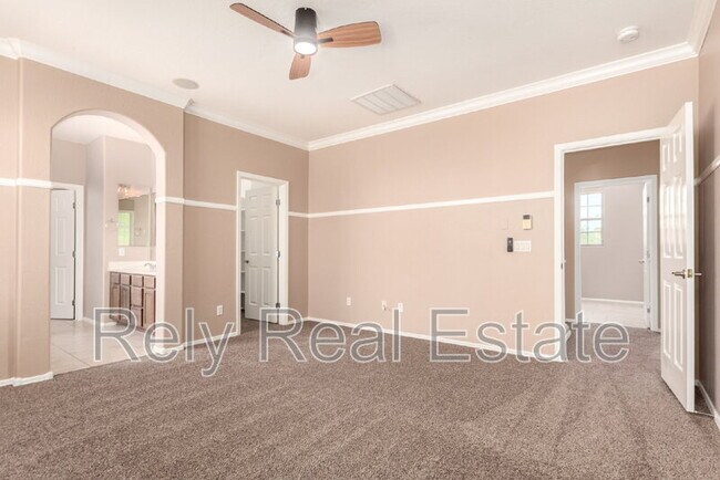 Building Photo - 15204 W Westview Dr