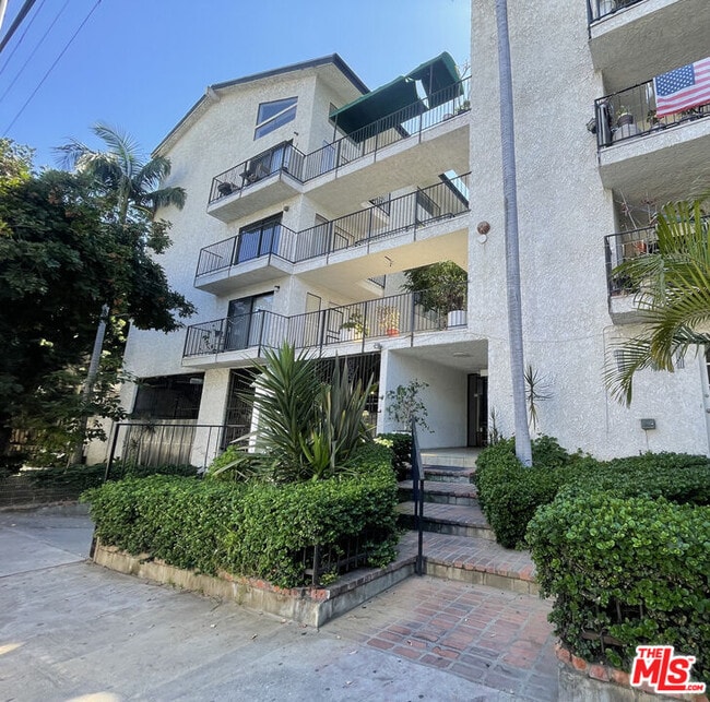 Building Photo - 1531 N Detroit St