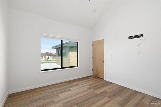 Building Photo - 35 Silverton Cir