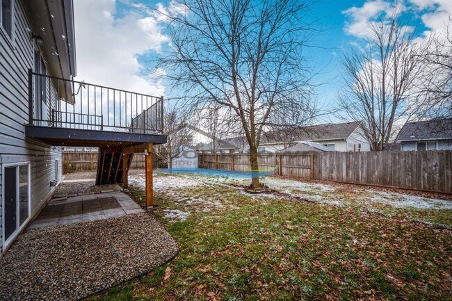 Building Photo - 433 N Brushwood Ct