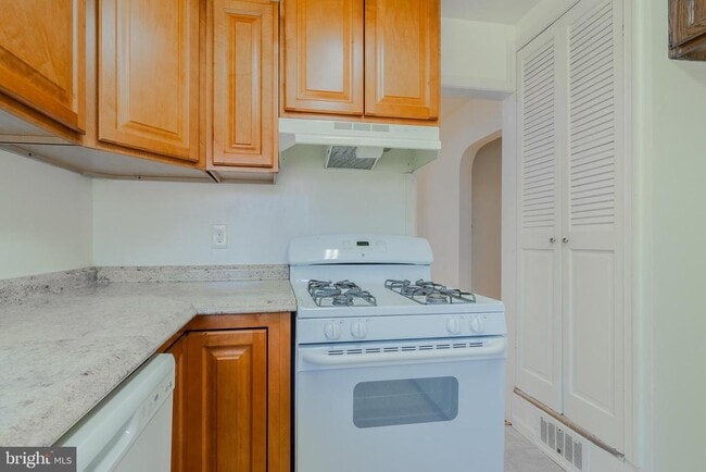 Building Photo - 1226 N Taylor St