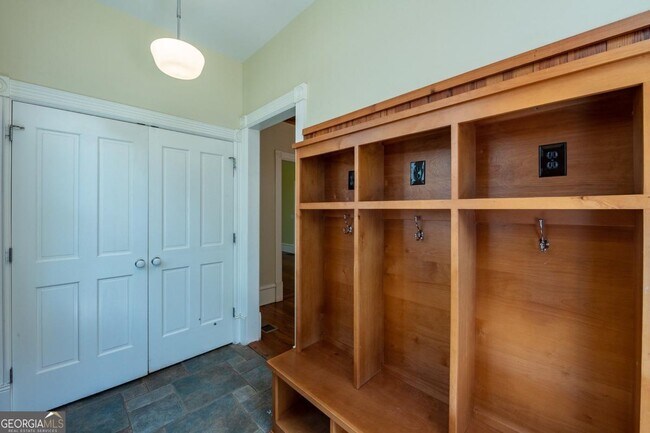 Building Photo - 765 Woodland Ave SE