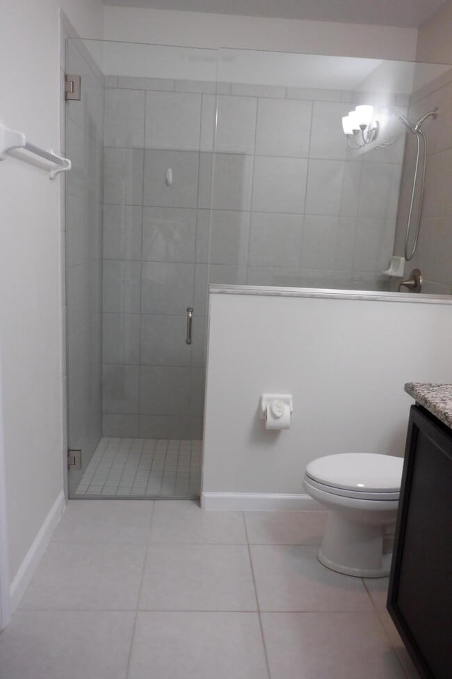 Building Photo - 91 Redondo Dr