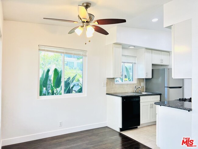 Building Photo - 10936 Hartsook St