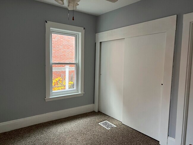 Building Photo - 491 Central St