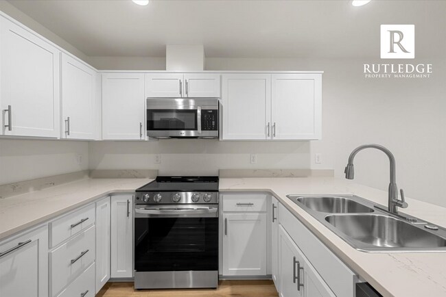 Building Photo - STUNNING 3 Bed / 2.5 Bath Brand New Townhome!!
