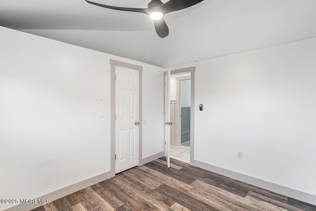 Building Photo - 102 E Boat Dr