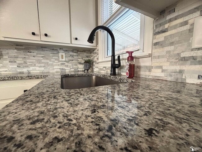 Building Photo - 1273 Lindbergh St