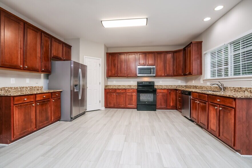 Building Photo - 5324 Sapphire Springs Dr