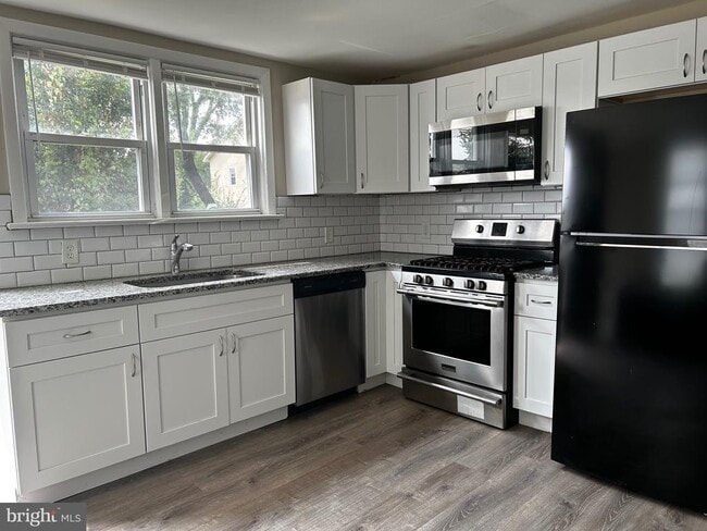 Building Photo - 272 MAPLE
