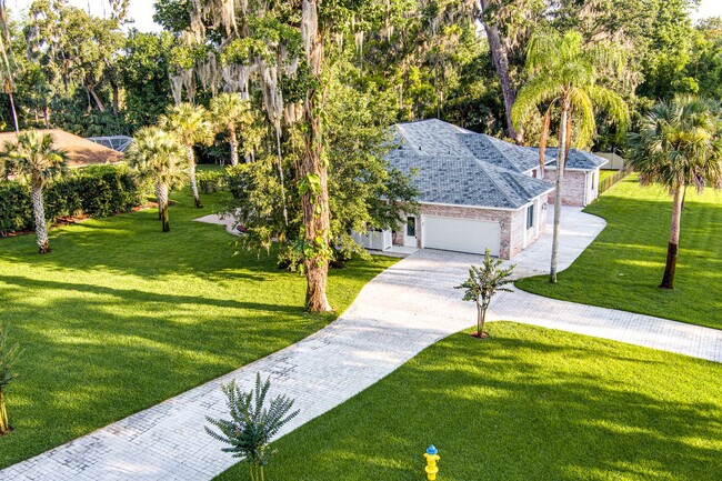 Building Photo - 4/3 Pool Home in Halifax Plantation