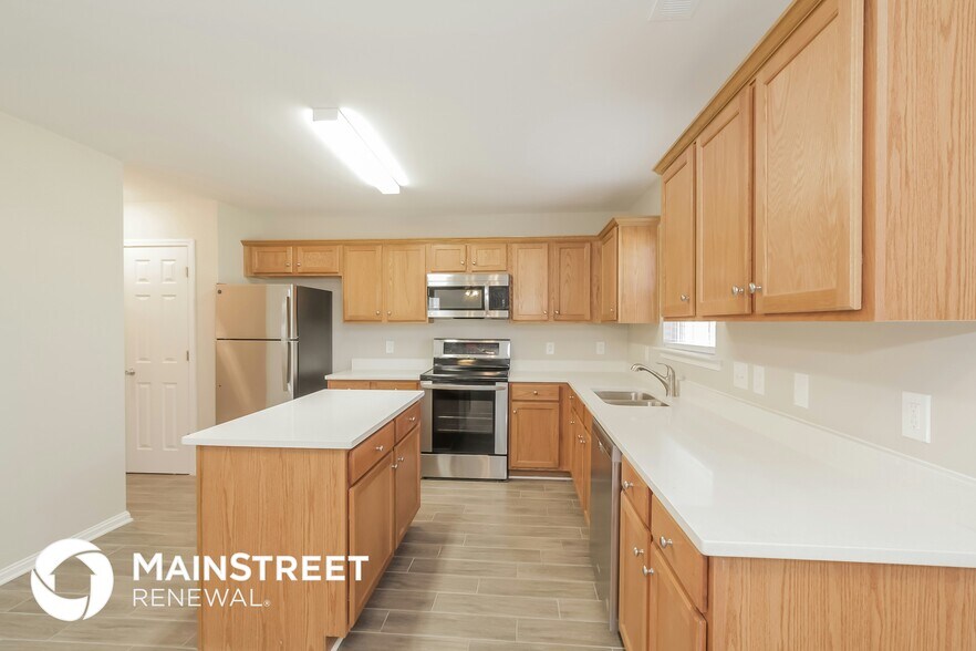 Building Photo - 1911 Elizabeth Oaks Ave