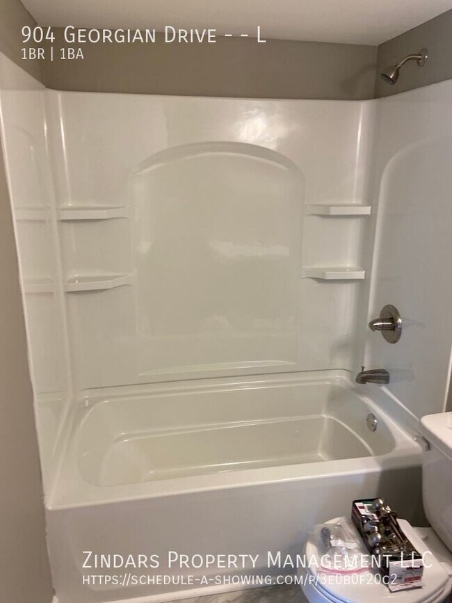 Building Photo - 904 Georgian Dr