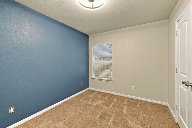 Building Photo - Spacious 4-Bedroom Home Near Lackland AFB with Private Backyard