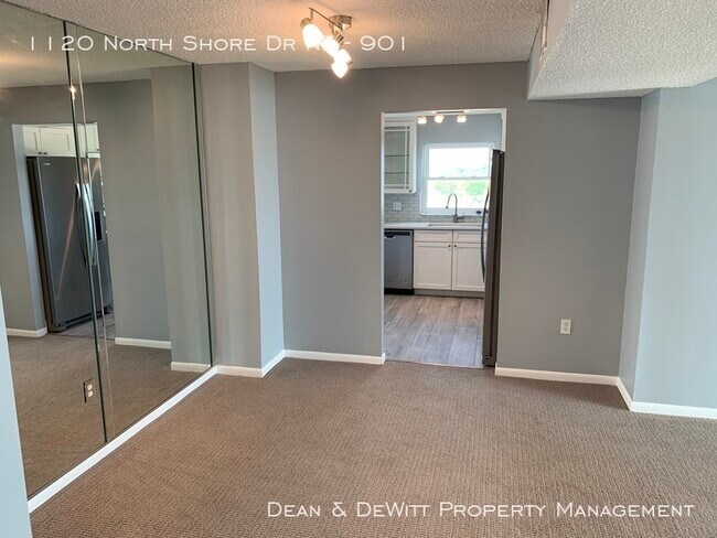 Building Photo - North Shore Condo with Amazing Water Views!