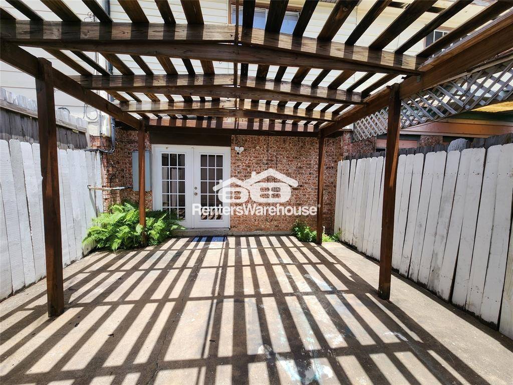 Building Photo - 8936 Glacier Ave