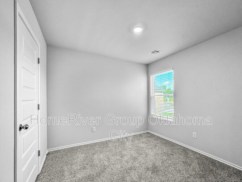 Building Photo - 1224 S Brk Dr