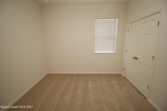 Building Photo - 708 Acadia Ct SE