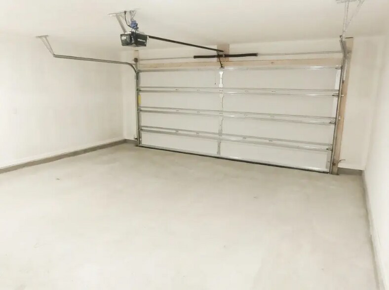 Building Photo - 3904 Silver Spur Rd