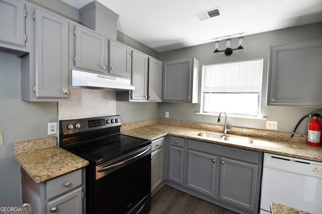 Building Photo - 735 Oak Dr