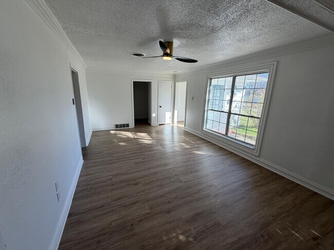 Building Photo - 8415 Glen Regal Dr