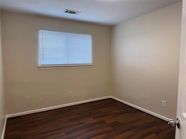 Building Photo - 6435 Waldron Dr