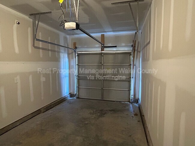 Building Photo - 156 Polaris Ave