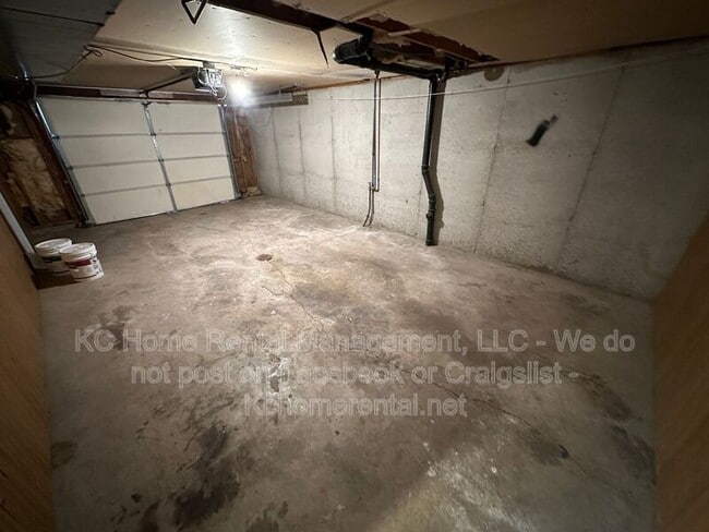 Building Photo - 3910 SW 8th Ter