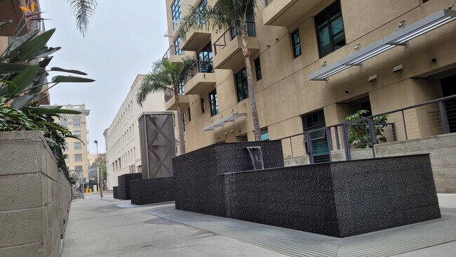 Building Photo - 133 The Promenade N