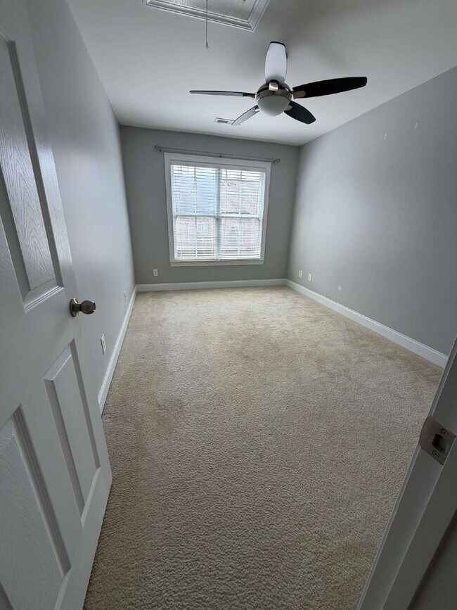 Building Photo - "Stylish 3-Bedroom Townhouse Featuring Granite Countertops & Cozy Fireplace in Winston-Salem"
