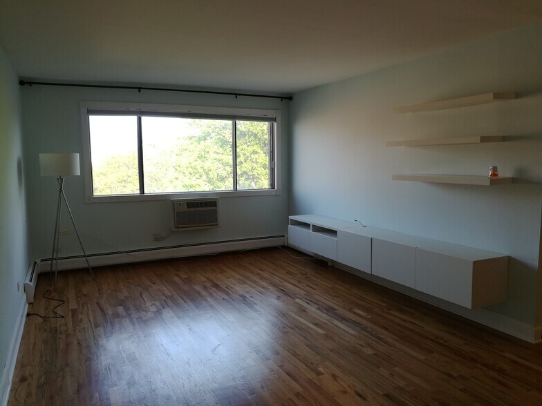 Building Photo - 5310 N Chester Ave