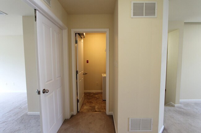 Building Photo - 316 Ross Ct
