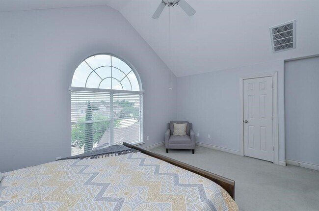 Building Photo - 3316 Clearview Cir