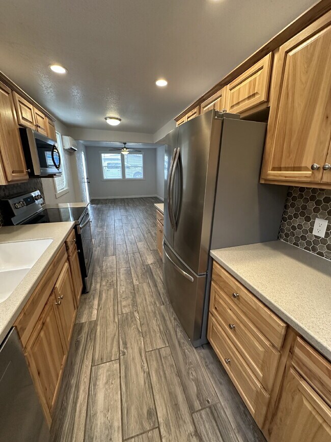 Building Photo - "Charming Little 2-Bedroom Gem on North 5th Street with Elegant Granite Touches!"