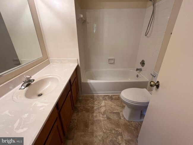 Building Photo - 18002 Sunset Lake Ct