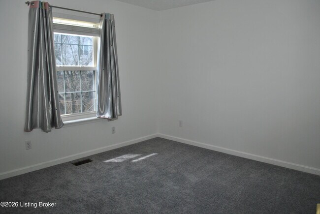 Building Photo - 4118 Hickoryview Dr