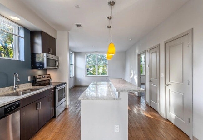 Building Photo - 1111 Stratford Ave