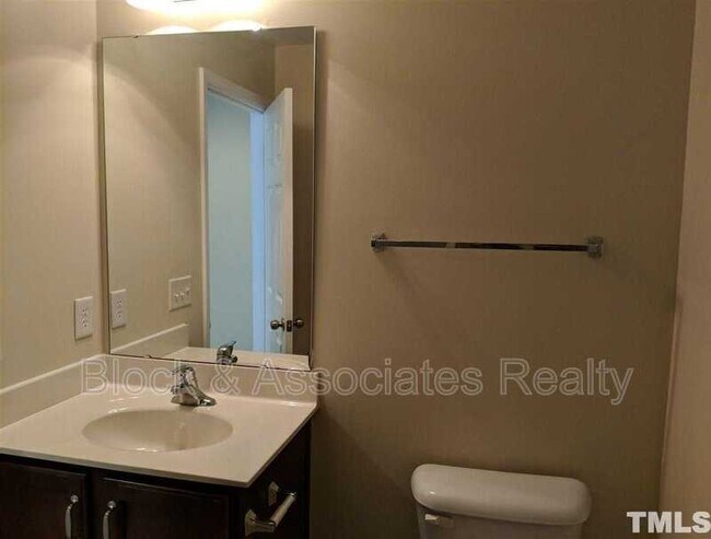 Building Photo - 8829 Thornton Town Pl