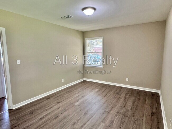 Building Photo - 3719 Bridlewood Dr