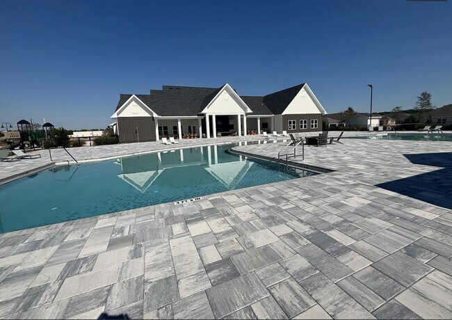 Building Photo - 45 Splendor Run