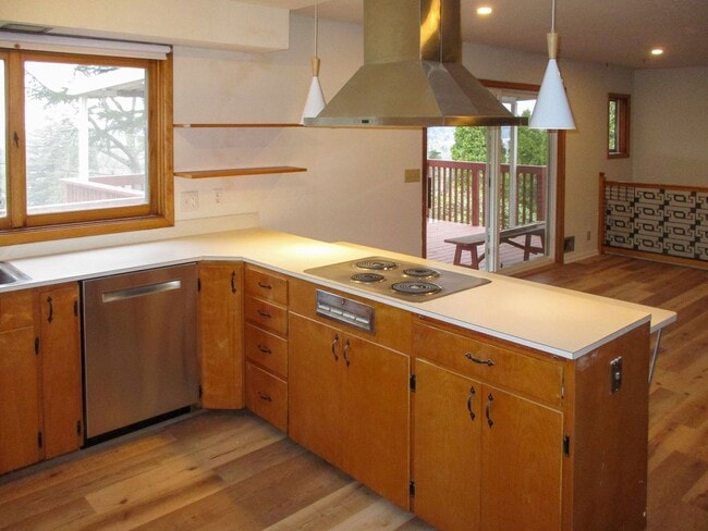 Building Photo - 2665 Alvarado Terrace S