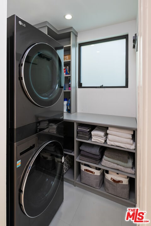 Building Photo - 2001 Sunset Plaza Dr