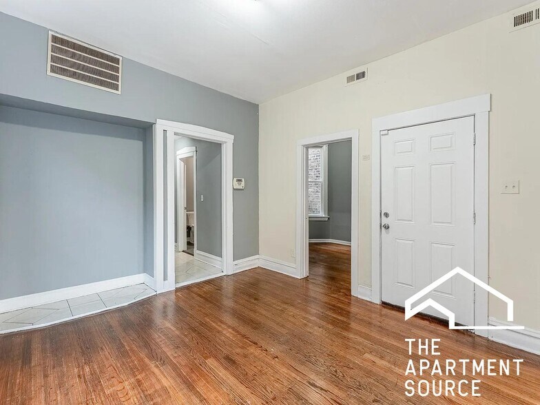 Building Photo - 1426 S Avers Ave