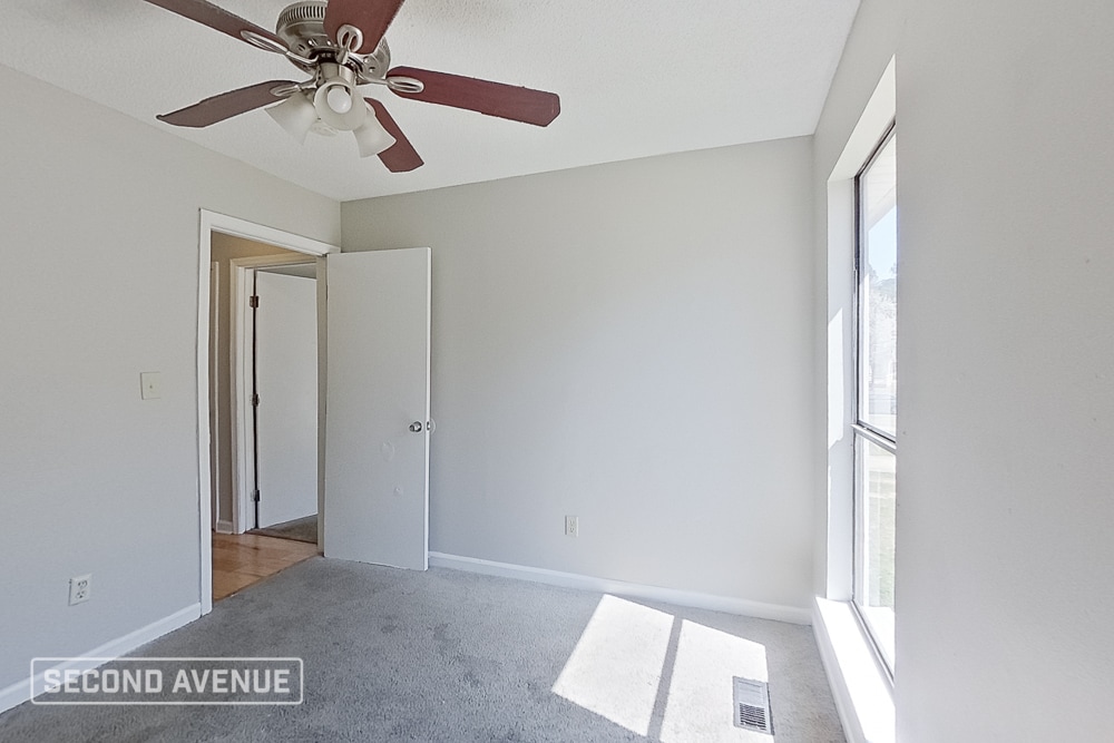 Building Photo - 434 15th Terrace NW