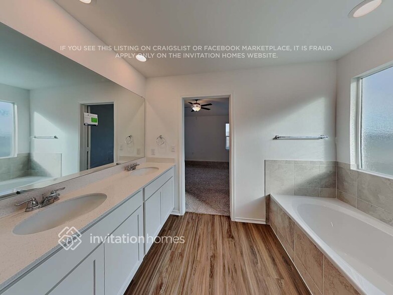 Building Photo - 10509 Steinbeck Dr