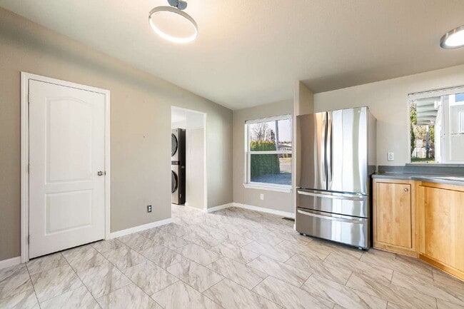 Building Photo - Breathtaking 3-Bed Beachfront Retreat with Scenic Views in Ferndale