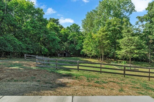 Building Photo - Secluded Remodeled Madison House